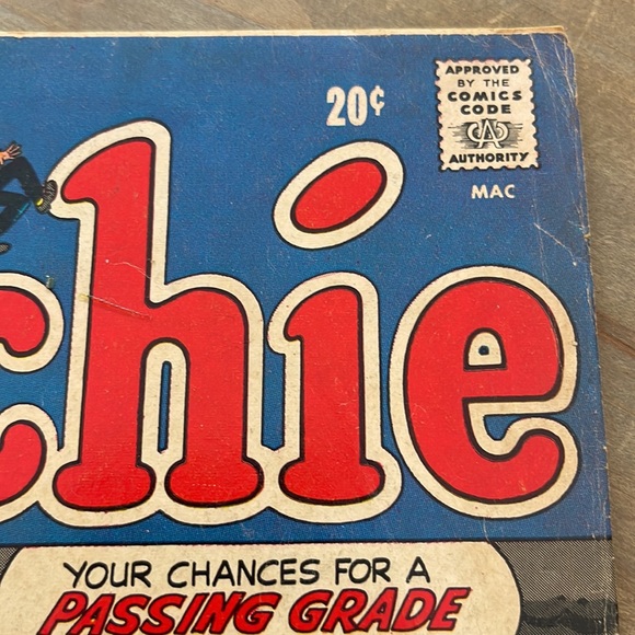 Archie 1972 Comic Book Series #218 - Picture 8 of 9